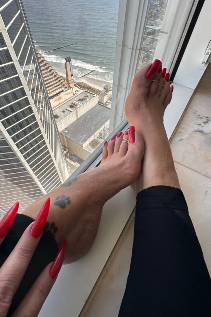 tatianasnaughtytoes